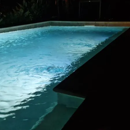 别墅 With A Private Heated Pool At 30 Degrees C