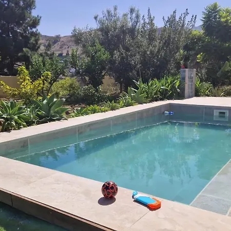 With A Private Heated Pool At 30 Degrees C 别墅 *