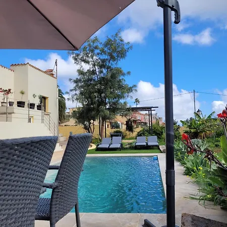 With A Private Heated Pool At 30 Degrees C Santa Brígida
